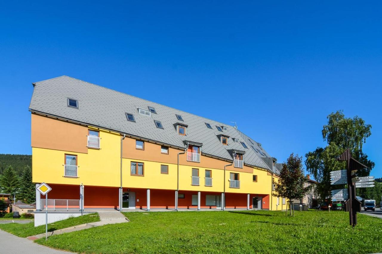 Apartman U Kostela デシュトネー・フ・オルリツキーフ・ホラーフ エクステリア 写真