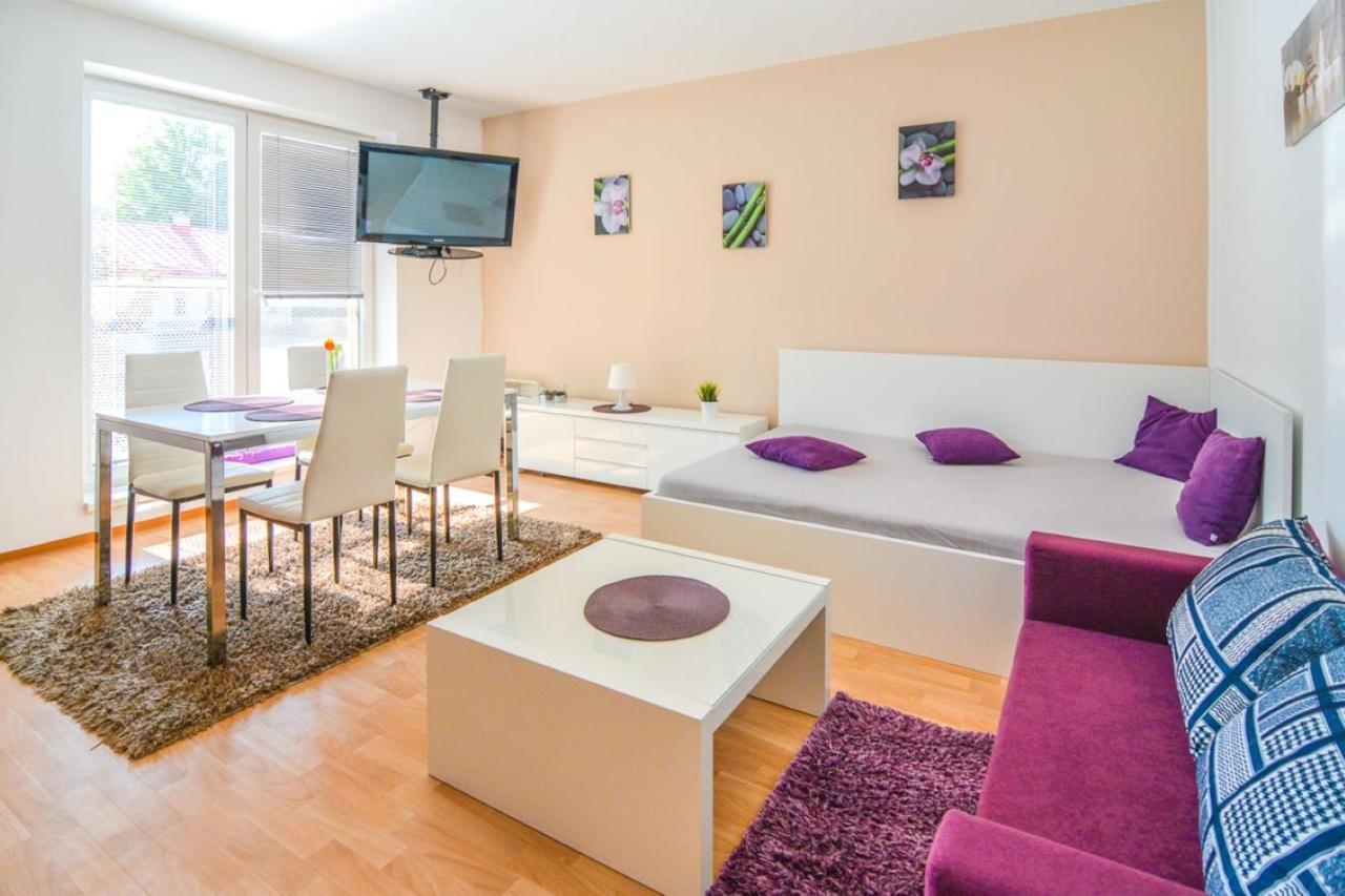Apartman U Kostela デシュトネー・フ・オルリツキーフ・ホラーフ エクステリア 写真