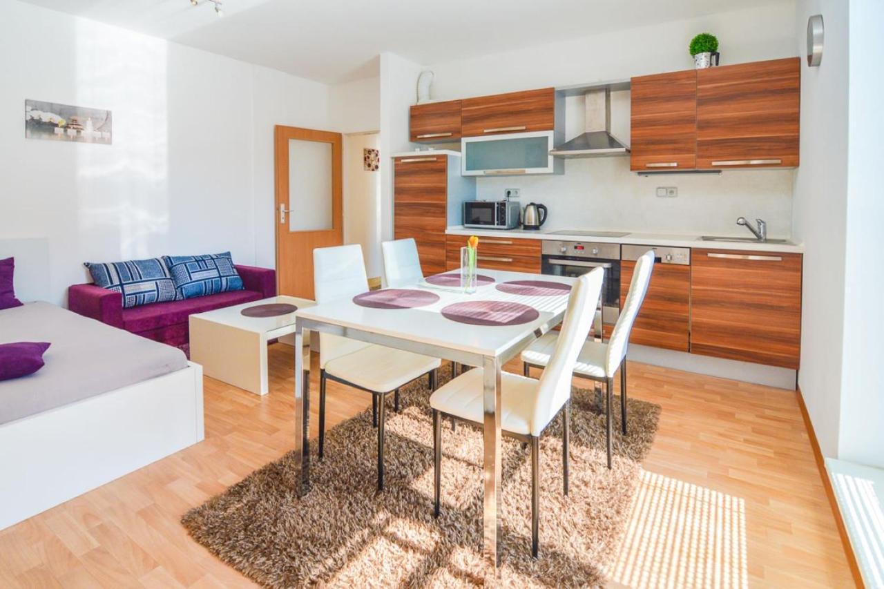 Apartman U Kostela デシュトネー・フ・オルリツキーフ・ホラーフ エクステリア 写真