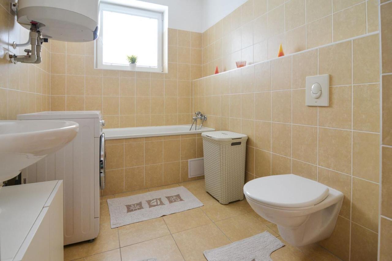 Apartman U Kostela デシュトネー・フ・オルリツキーフ・ホラーフ エクステリア 写真